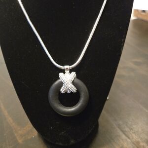 NWOT. WHBM Black and Silver Circle Necklace. 42" Chain W/ Extender